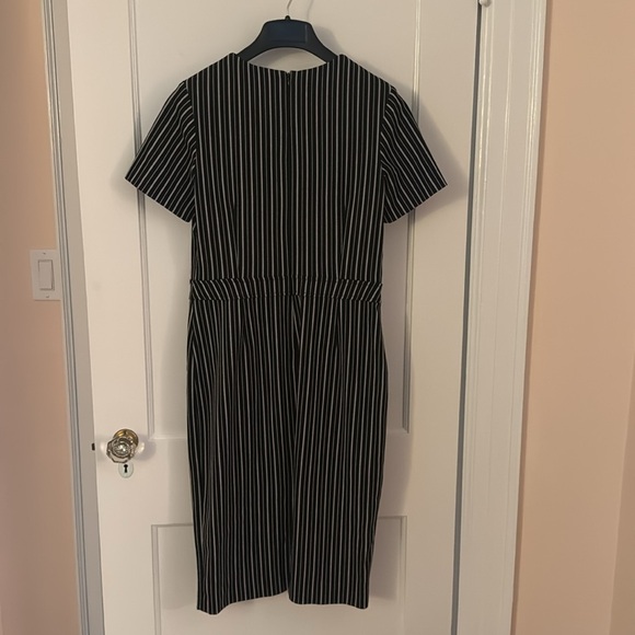 Banana Republic Black and Gray Striped Dress Size 8 *like new* - Picture 5 of 7